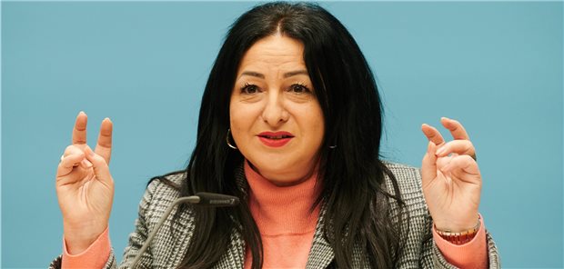 Sechs Zentren werden für Corona-Impfungen aufgebaut Berlins Gesundheitssenatorin Kalayci berichtet über die Vorbereitungen für Impfzentren gegen SARS-CoV-2.