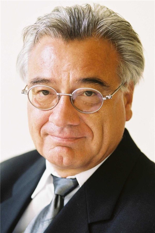 Oft kommt die Fürsorge für die Beschäftigten zu kurz Bernhard Badura ist Soziologe, ehemaliger Professor der Universität Bielefeld und Mitherausgeber des WIdO-Fehlzeiten-Reports 2023.