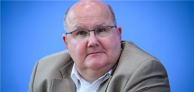 Post-COVID-Projekt in Marburg soll Diagnostik und Therapie verbessern Bernhard Schieffer, Direktor der Klinik für Kardiologie, Angiologie und Internistische Intensivmedizin des Universitätsklinikums Marburg, hat 3,8 Millionen Euro an Fördermitteln eingeworben.