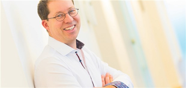 Beruflich als Zahnarzt und Werbeprofi unterwegs: Dr. Ralf Peiler. Am Tag der Privatmedizin erläutert er schlüssige Strategien für die Arztwebsite. 