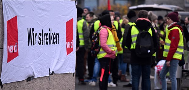 Zweitägige Warnstreiks an Unikliniken in NRW begonnen Streikszene eines Streiks von verdi