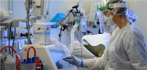 GMK: „Unverzügliche Vorlage“ binnen zwei Wochen Beschlossen ist sie, aber wie soll sie genau umgesetzt werden? Die Teil-Impfpflicht für Gesundheits- und Pflegeeinrichtungen bleibt Gegenstand von Diskussionen.