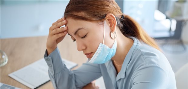 Beschwerden nach überstandener COVID: 3,2 Prozent haben einer großen Analyse zufolge drei Monate nach der Infektion eine persistierende Fatigue, 3,7 Prozent respiratorische sowie 2,2 Prozent kognitive Probleme, die vor der Infektion nicht vorhanden waren.