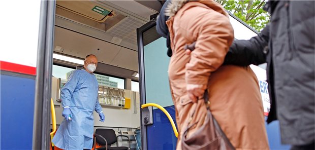 Besondere Impfaktionen in Hochinzidenzgebieten: In Köln kommt etwa ein Impfbus in den Stadtteil Chorweiler.