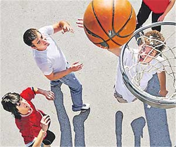 Bei Tendinopathie nicht zu früh ins Training Besonders Basketballspieler sind von Tendinopathien betroffen.