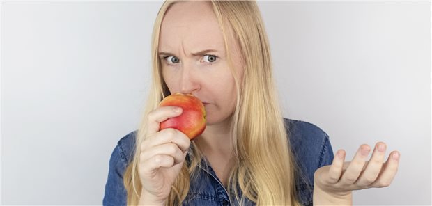 Besonders Frauen haben Probleme, ihren Geruchssinn nach einer COVID-!9-Infektion wiederzuerlangen (Symbolbild mit Fotomodell).
