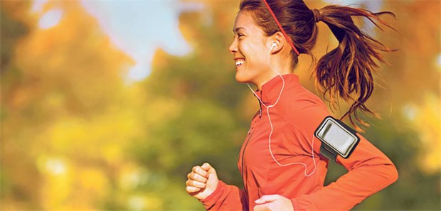 Kommen Wearables wirklich in Deutschland an? Besonders beim Sport werden Smartphones genutzt, um Vitalfunktionen aufzuzeichnen.