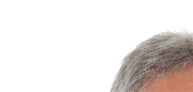 Besonders gefürchtet bei Riesenzellarteriitis: akuter Sehverlust durch eineunzureichende Durchblutung des Auges. (Symbolbild mit Fotomodell) Klaus Eppele / stock.adobe.com