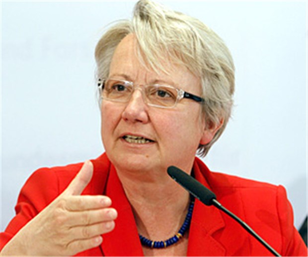 Weniger Kindesmissbrauch in Deutschland Besonders innerhalb der Familien seien weniger Kinder missbraucht worden, so Bundesbildungsministerin Annette Schavan.
