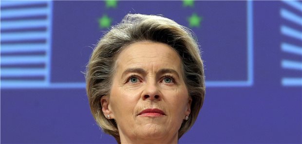Vertrag für 300 Millionen Comirnaty-Impfdosen für die EU steht Besorgt mehr Impfstoff: EU-Kommissionschefin Ursula von der Leyen