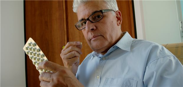 Besser auf das Bauchgefühl hören: Bei Typ-2-Diabetes sollten Nutzen und Risiko einer PPI-Behandlung sorgfältig abgewogen werden, ein Forschungsteam aus China. (Symbolbild mit Fotomodell)