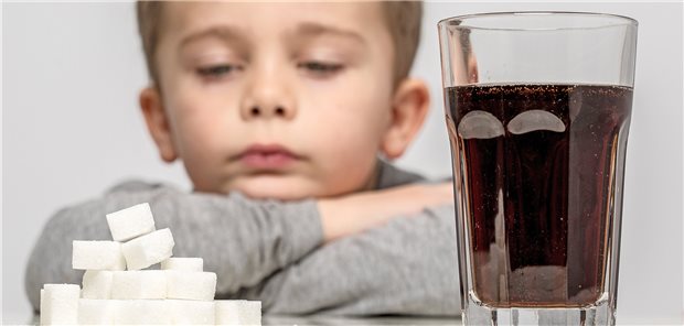 Ärzte und Kassen: Deutschland stärker entzuckern! Besser nicht zugreifen, Wasser schmeckt auch und ist gesünder.