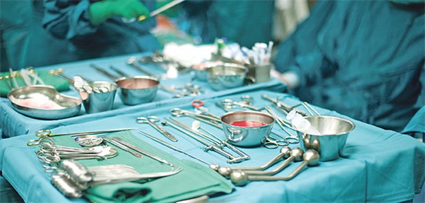 Brennpunkt Orthopädie Besteck komplett? Wer an Behandlungsfehler denkt, dem fällt unweigerlich die schon berüchtigte Schere im Bauchraum ein. Das Gros ärztlicher Missgeschicke ist aber weit weniger spektakulär.