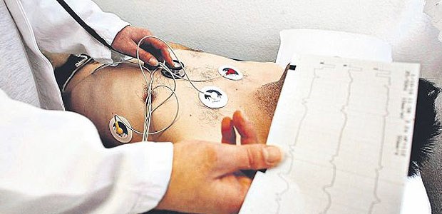 Neue Leitlinien bei Vorhofflimmern Besteht Vorhofflimmern? Fast alle Betroffenen sollten eine antithrombotische Prophylaxe gegen Thromboembolie und Schlaganfall erhalten.