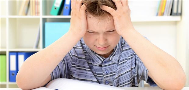 Besteht eine Assoziation zwischen Kopfschmerzen und Defiziten in der Schule? Vieles läßt sich einer Studie zufolge wohl auch auf Alter, sozioökonomische Faktoren und Begleiterkrankungen zurückführen.
