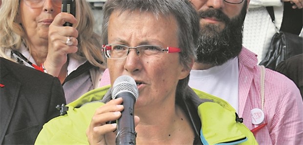 Gerechte Gesundheit als Leitmotiv Besuch bei „Pflege am Boden“: Linken-Bundestagsabgeordnete Kathrin Vogler beim Wahlkampf in Köln.