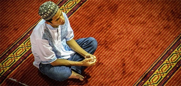 Die Krux mit dem Ramadan Betender Moslem: Der Ramadan ist für Muslime neben den täglichen fünf Gebeten, dem Glaubensbekenntnis, der Pilgerfahrt nach Mekka und dem Spenden von Almosen eine der fünf Säulen ihrer Religion.