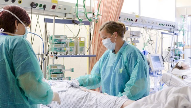 Hamburgs Kassen tragen alle EHEC-Kosten Betreuung von EHEC-Patienten: Hohe Belastung für das Personal und die Klinikhaushalte.