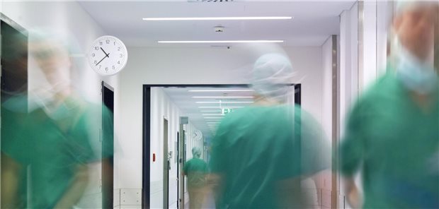 Betreuungsbedarf nach Minuten- und anderen Werten: Ab dem Sommer soll auf Klinikstationen ein neues Instrument zur Personalbemessung in der Pflege greifen.