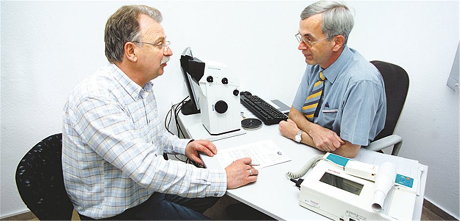 Wie Oft Muss Man Zum Betriebsarzt Es knirscht zwischen Haus- und Betriebsärzten