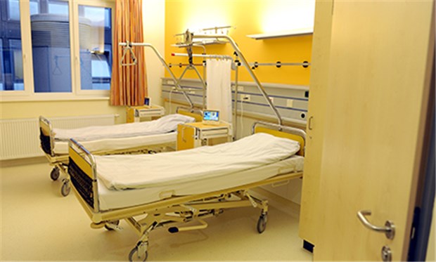 Krankenhausplan in Hamburg: Kassen treten auf die Bremse Betten im Klinikum Altona: bis 2015 sollen weitere 615 in der Hansestatt hinzukommen - nach Meinung der Kassen unbezahlbar.