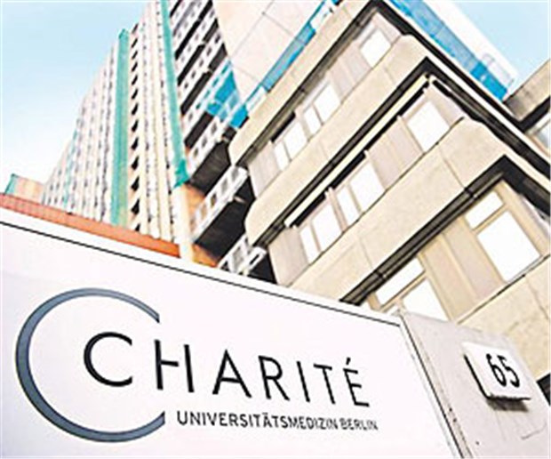 In unruhigem Fahrwasser Bettenhaus der Charité in Berlin-Mitte. Dies ist nur einer von drei Standorten von Europas größter Uniklinik.