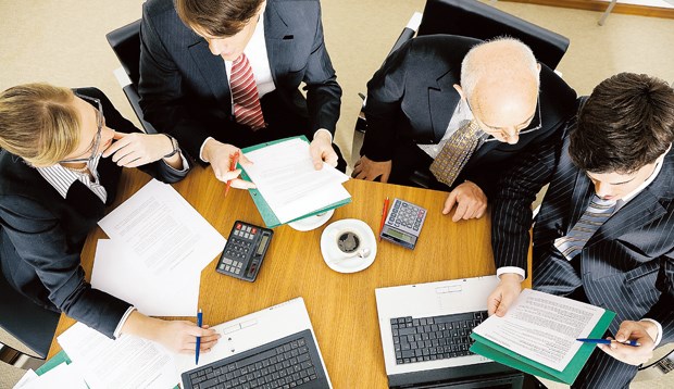 Bevor sich Ärzte mit Kostenträgern an den Verhandlungstisch setzen, sollten sie ihre Netzvorteile gut herausarbeiten. Überzeugen können sie etwa mit aktuellen Kenntnissen zur regionalen Versichertenstruktur.