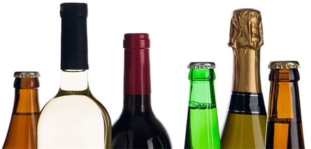 Partner und Kinder leiden besonders unter Alkoholkonsum Bier, Wein, Sekt und Co.: Im Jahr 2015 verbrauchte jeder Bundesbürger ab 15 Jahren 10,7 Liter Reinalkohol.