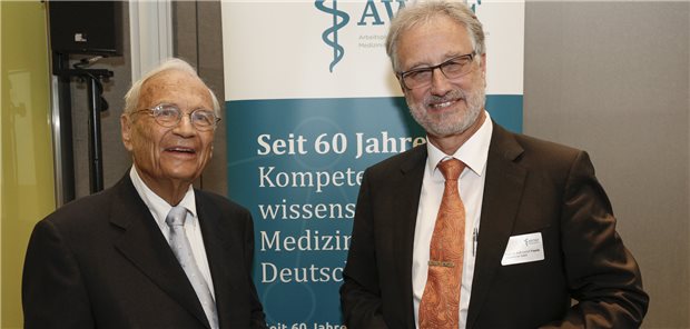 Albrecht Encke erhält Ehrenmedaille der AWMF