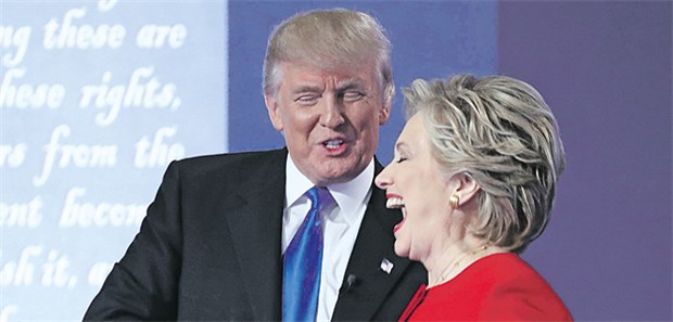 Healthcare-Sektor mit Gewinnern und Verlierern Bild aus der Vergangenheit: Bei ihrem ersten TV-Duell begrüßten sich Trump und Clinton noch, beim zweiten schon nicht mehr.