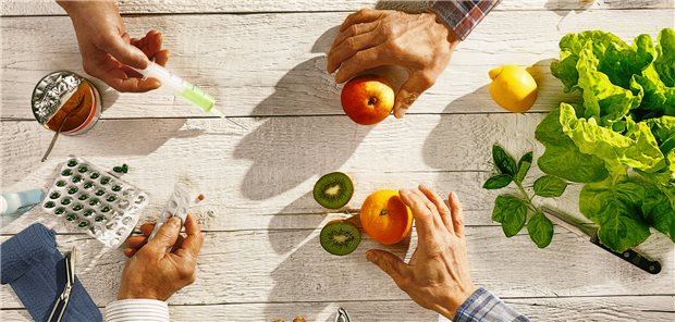 Bildungsangebote zur Funktionsweise des Gesundheitssystems und zur gesunden Lebensweise könnten die Gesundheitskompetenz stärken. 