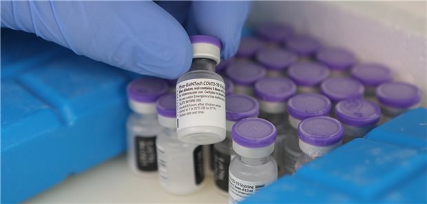 So viel Corona-Impfstoff darf jedes Bundesland demnächst erwarten BioNTech und Pfizer haben nach Unterlagen der Bundesregierung bisher über vier Millionen Impfdosen nach Deutschland geliefert.