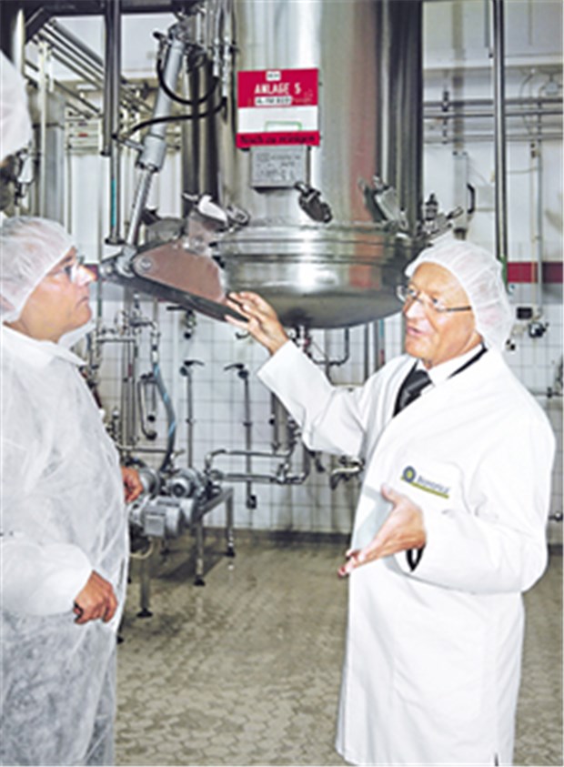 "Wir setzen auf die Ärzte" Bionorica-Chef Professor Dr. Michael Popp in der Phytopharmaka-Produktion am Standort Neumarkt.