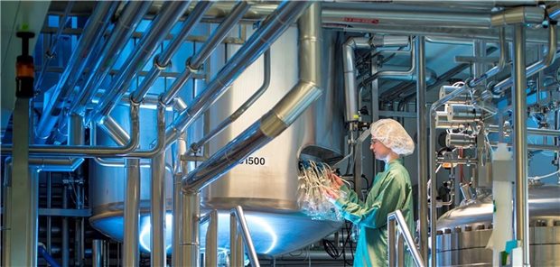 Biotechanlage zur Herstellung therapeutischer Antikörper bei Sanofi in Frankfurt am Main.