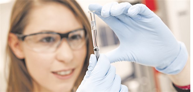 Biotechnologische Arzneien sind teuer – Biosimilars versprechen eine Entlastung.