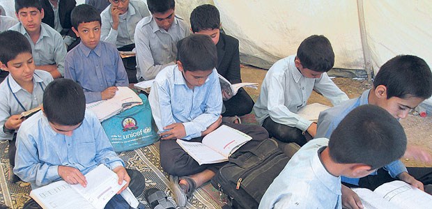 Aufbauhilfe für Afghanistan Bis 2008 mussten Schüler in Zelten lernen, die "Afghanistan Hilfe" hat für sie ein Schulgebäude errichtet.