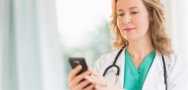 E-Rezept ante portas? Bis 2020 sollen sich Ärzte, Apotheker und Krankenkassen geeinigt haben, wie die Technik für ein E-Rezept umgesetzt werden kann.