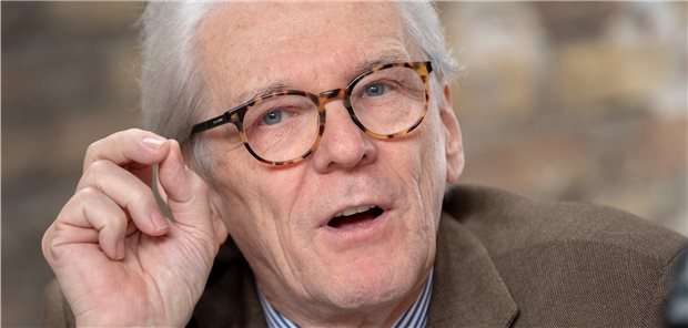 Expertenkommission soll Konzept für Unimedizin Cottbus entwickeln Bis Ende August hat er noch die Charité geführt, jetzt soll er den Aufbau einer medizinischen Fakultät in Cottbus voranbringen: Professor Karl Max Einhäupl.