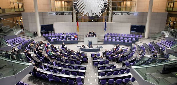 Prävention zur Geisterstunde Bis fast ein Uhr morgens tagte der Bundestag vergangene Woche in Berlin.