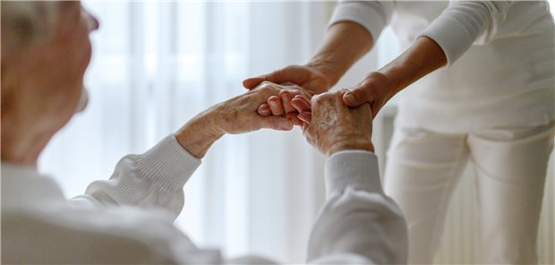 Bis zum Jahr 2025 wird sich die Zahl der Pflegebedürftigen wahrscheinlich auf 5,46 bis 5,48 Millionen erhöhen.