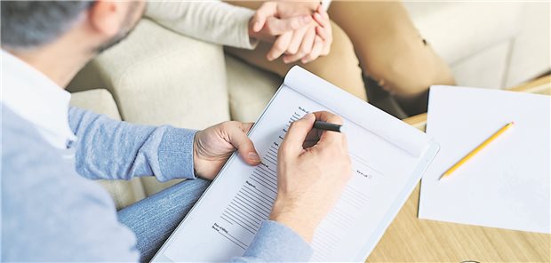 Bis zur Therapie bei einem Psychotherapeuten müssen sich Patienten in Bayern oft gedulden.