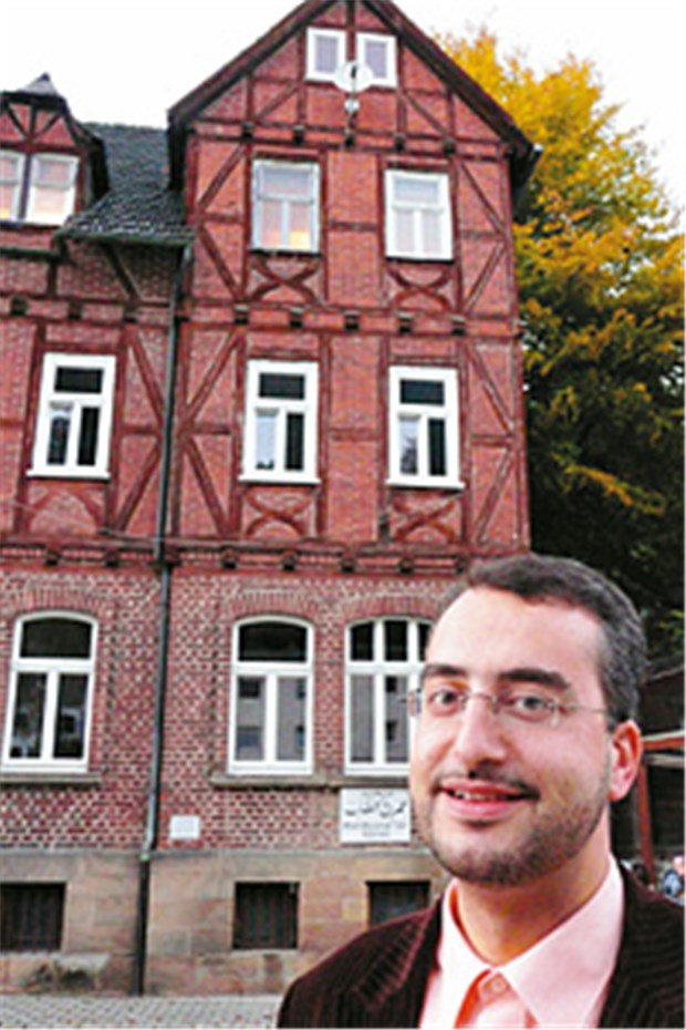 "Eine deutsche Moschee für Marburg" Bisher ist die Moschee in einem Fachwerkhaus untergebracht.