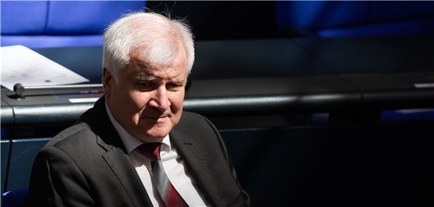 Seehofer fordert kostenfreie Corona-Tests für alle „Bislang haben wir keine Klarheit über das tatsächliche Infektionsgeschehen im Land.“ Bundesinnenminister Horst Seehofer spricht sich daher ebenfalls für breit angelegte Tests aus.