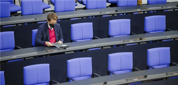 Gesundheitsdatennutzungsgesetz: Internisten bieten Lauterbach Hilfe bei Formulierung an Bitte keine einsamen Entscheidungen treffen! Die Deutsche Gesellschaft für Innere Medizin bietet Bundesgesundheitsminister Professor Karl Lauterbach (SPD) tatkräftige Unterstützung bei der Ausarbeitung des Gesundheitsdatennutzungsgesetzes an.