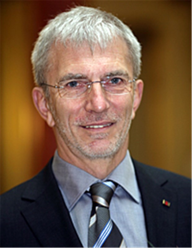 Pragmatische Wege gegen den Ärztemangel Bleibt Gesundheitsminister Norbert Bischoff in Sachsen-Anhalt weiter im Amt?