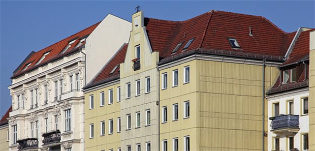Blick auf Eigentumswohnungen in Berlin: Immobilienpreise in der Hauptstadt sind zuletzt gestiegen, allerdings von relativ niedrigem Niveau.