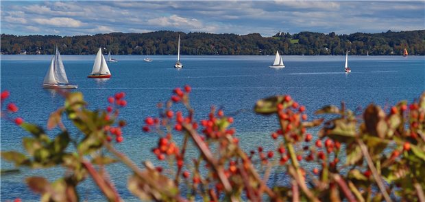 Keine Einigkeit beim Umgang mit Reisenden aus deutschen Hotspots Blick auf den Starnberger See, ein beliebtes Urlaubsziel. Bund und Länder fordern die Bürger eindringlich auf, touristische Reisen in und aus den deutschen Corona-Hotspots zu unterlassen.