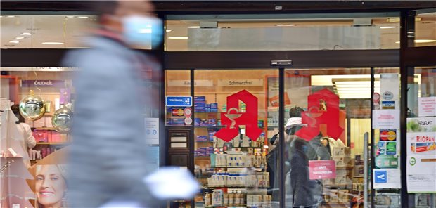 Apothekerkammer Niedersachsen fordert mehr Anstrengungen gegen Arznei-Lieferengpässe Blick auf eine Apotheke. Zahlreiche Medikamente sind nach wie vor nur geringfügig oder gar nicht erhältlich. Darunter z.B. Fiebersäfte für Kinder.