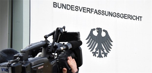 Tarifeinheitsgesetz weitgehend mit Grundgesetz vereinbar Blick aufs Bundesverfassungsgericht: Richter wiesen Klagen gegen Tarifeinheitsgesetz im Kern ab.