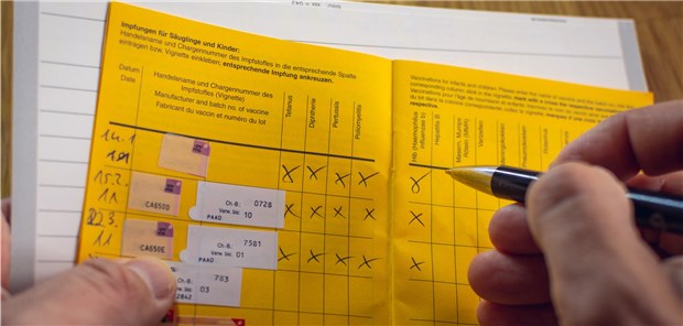 Blick in den Impfpass: Thema Nummer 1 ist in der Reisemedizin die Masern-Impfung.